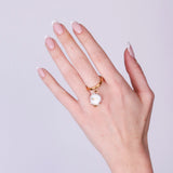 Anello in Acciaio con campanella bianca e oro con scritta Capri