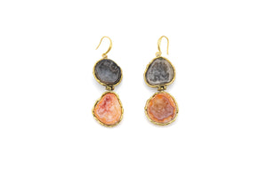 Orecchini pendenti Geode verde e blu, rosa e nero
