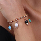Bracciale con quattro campanelle pendenti colorate e cristalli