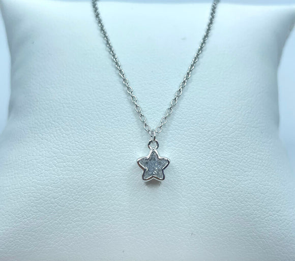 Collana con stella pendente