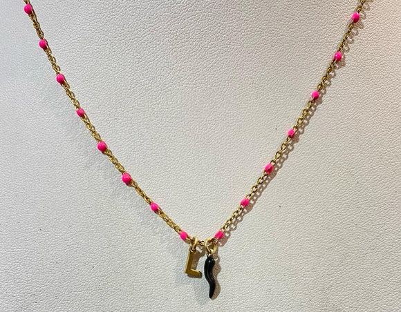 Collana Corno Portafortuna con Iniziale Fucsia