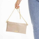 Pochette platino con tracolla dorata