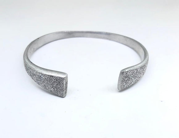 Bracciale Fascia Aperto Due Triangoli Diamantato 100% Alluminio